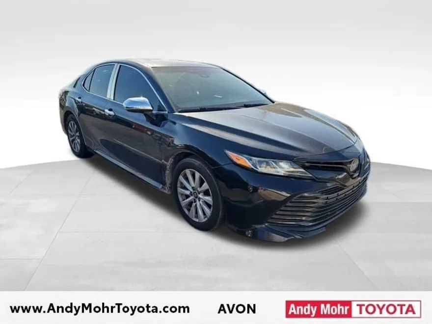 2018 Toyota Camry LE photo 1