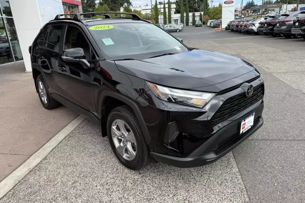 2024 Toyota RAV4 XLE photo 1