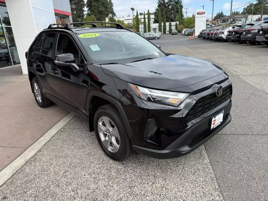 2024 Toyota RAV4 XLE photo 1