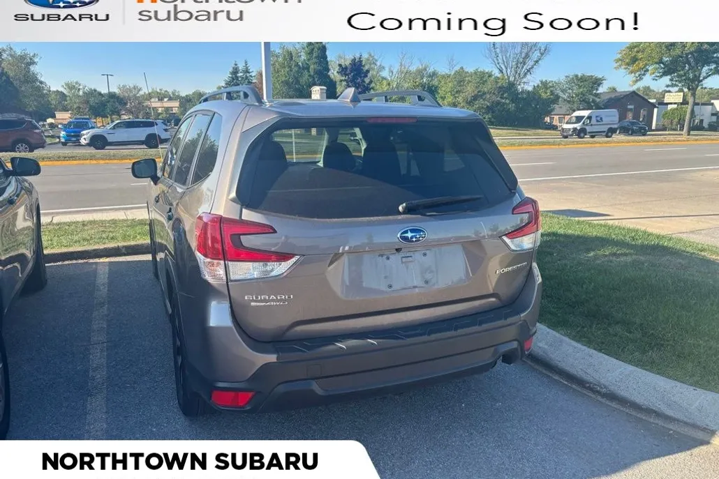 2023 Subaru Forester Premium photo 1