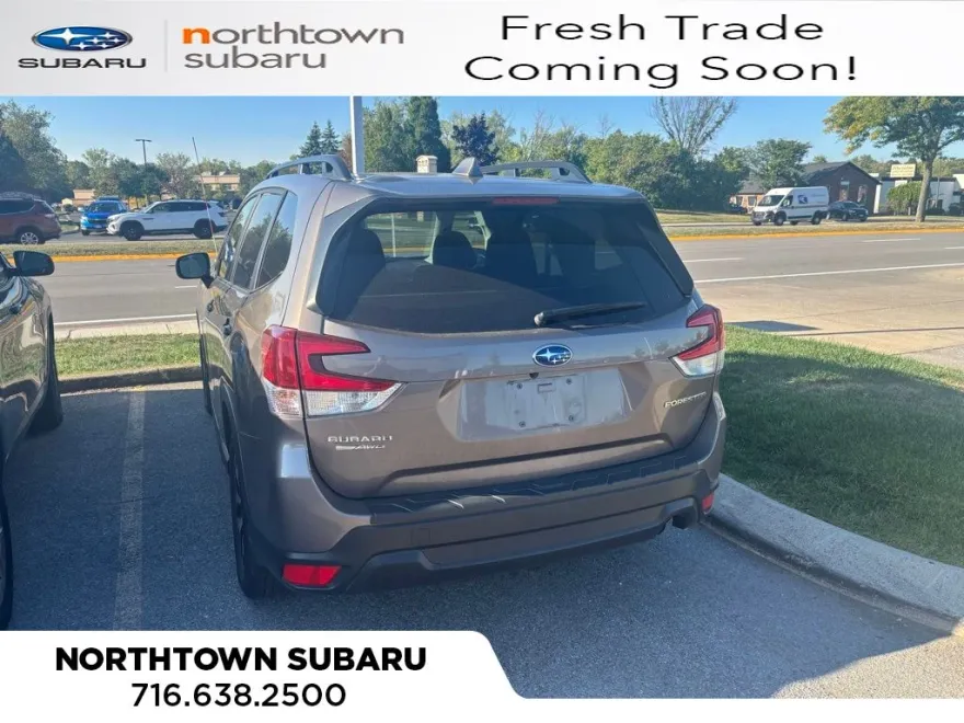 2023 Subaru Forester Premium photo 1