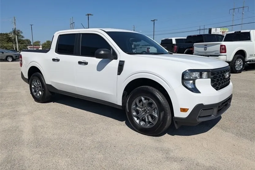 2025 Ford Maverick XLT photo 1
