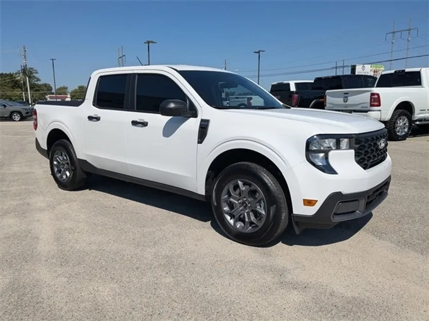 2025 Ford Maverick XLT photo 1