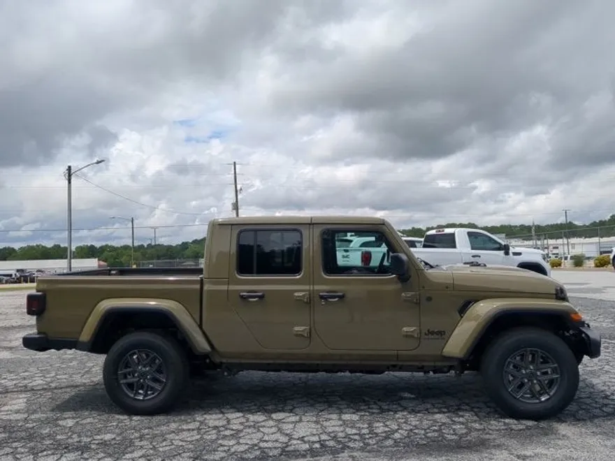 2025 Jeep Gladiator Sport S photo 1