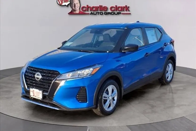 2025 Nissan Kicks Play S photo 1