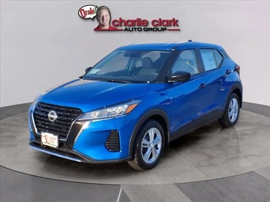 2025 Nissan Kicks Play S photo 1