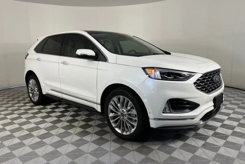 2024 Ford Edge Titanium photo 1
