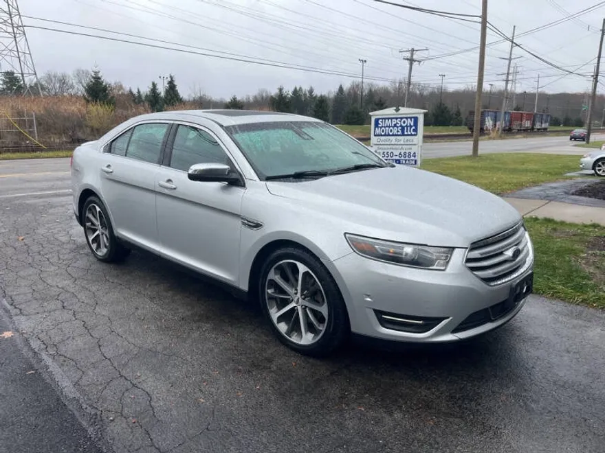 2016 Ford Taurus Limited photo 1