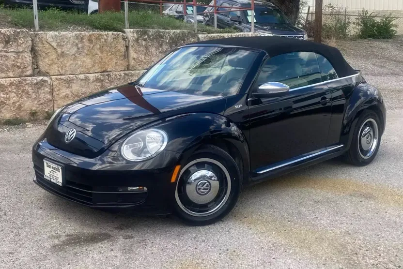 2013 Volkswagen Beetle 2.5L Convertible 50's Edition photo 1