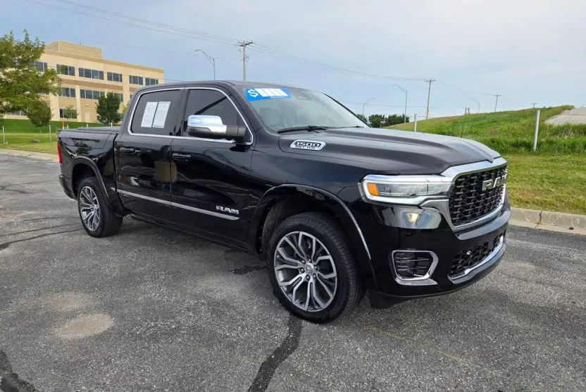 2025 Ram 1500 photo 1