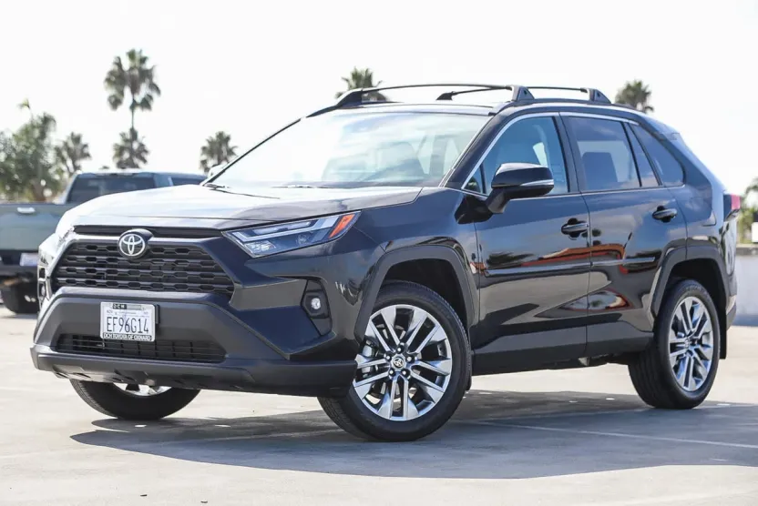 2025 Toyota RAV4 XLE Premium photo 1