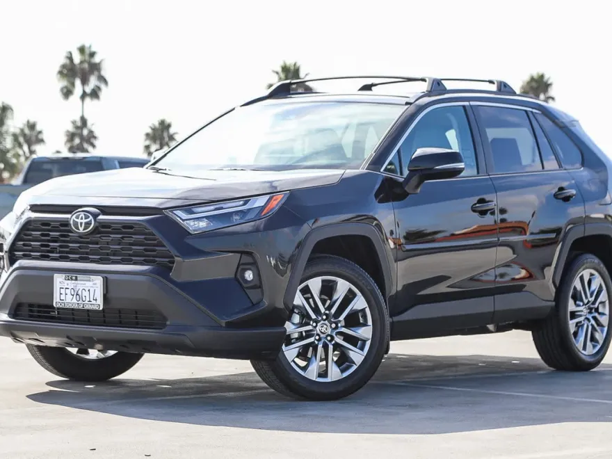2025 Toyota RAV4 XLE Premium photo 1