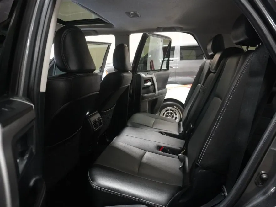 2017 Toyota 4Runner SR5 Premium 4WD photo 1
