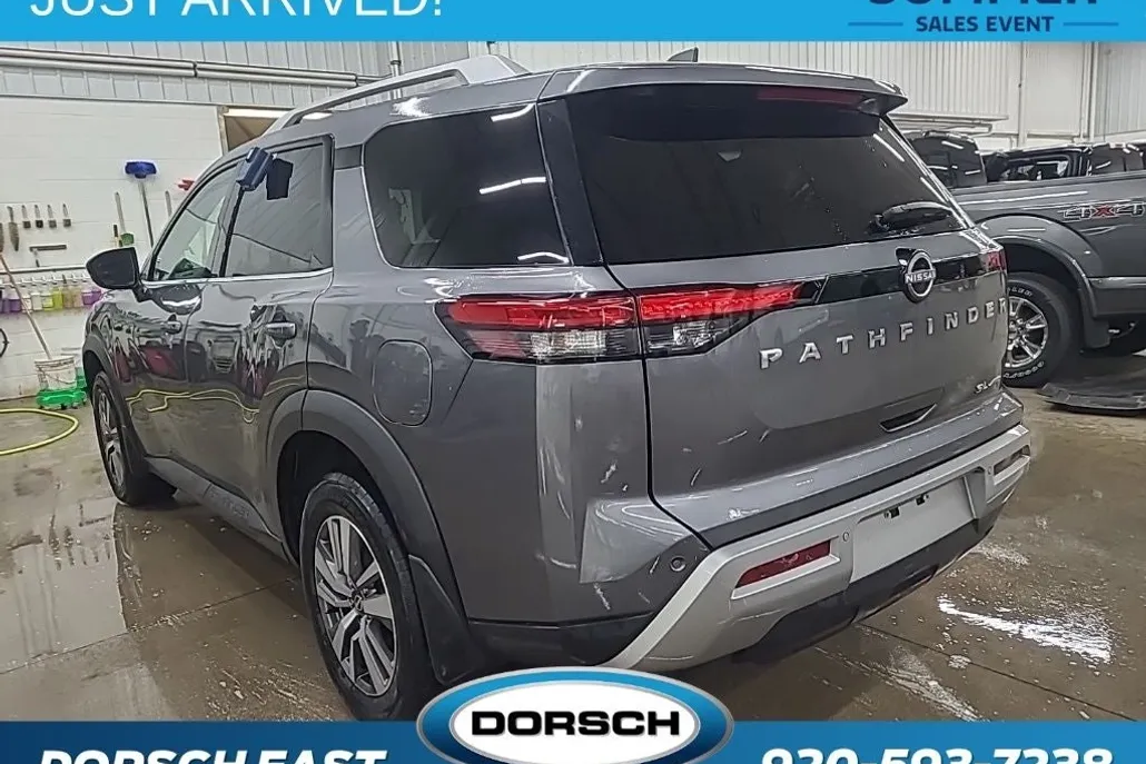 2022 Nissan Pathfinder SL photo 1