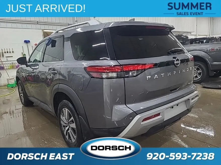 2022 Nissan Pathfinder SL photo 1