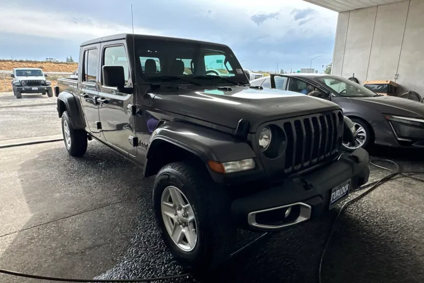 2022 Jeep Gladiator Sport photo 1
