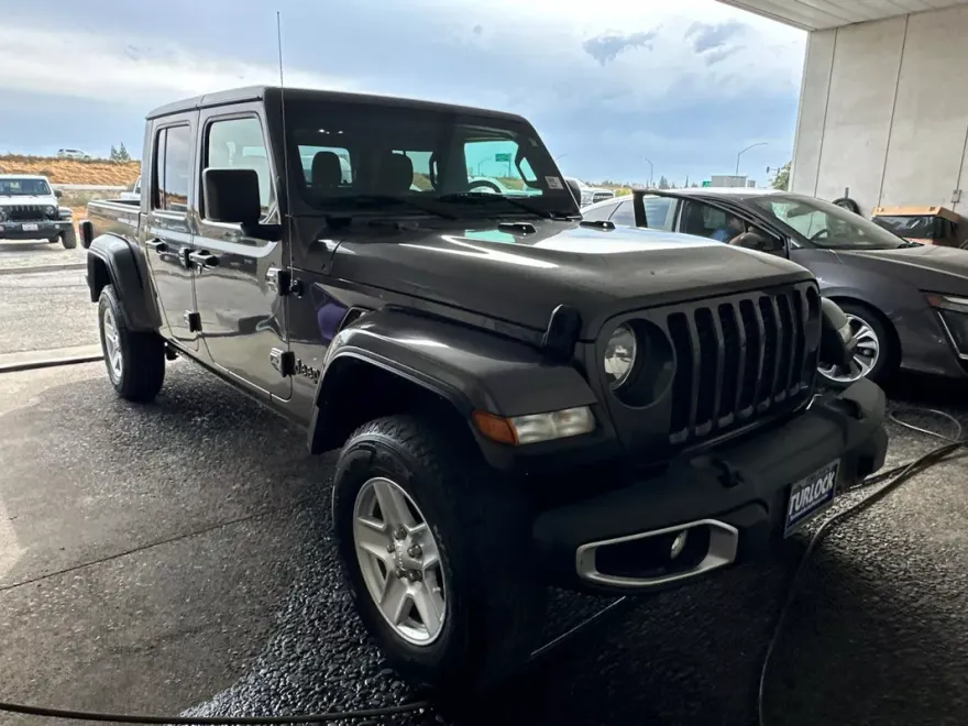 2022 Jeep Gladiator Sport photo 1