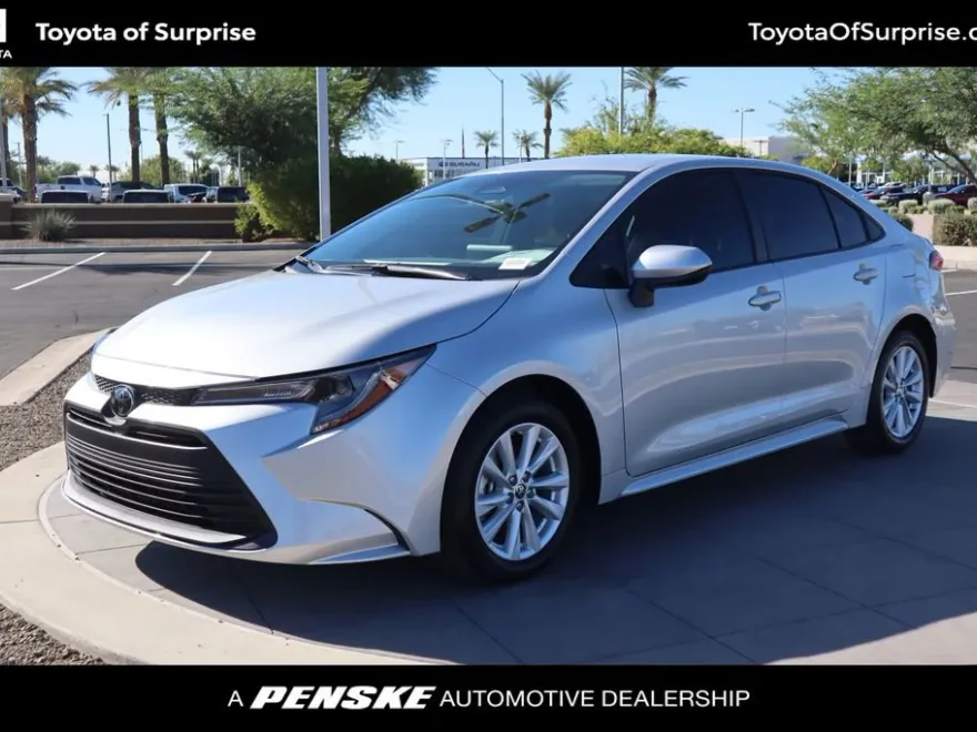 2026 Toyota Corolla LE photo 1