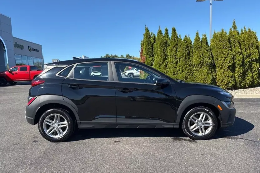 2022 Hyundai Kona SE photo 1