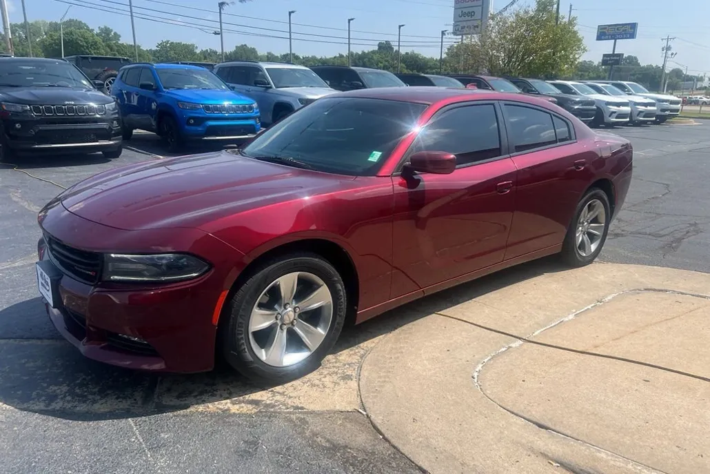 2017 Dodge Charger SXT photo 1