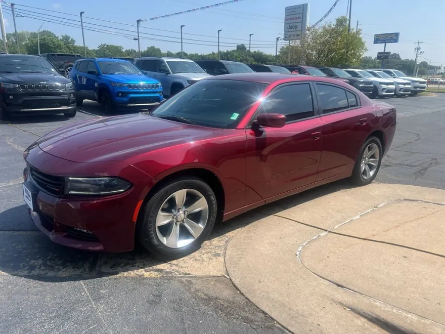 2017 Dodge Charger SXT photo 1