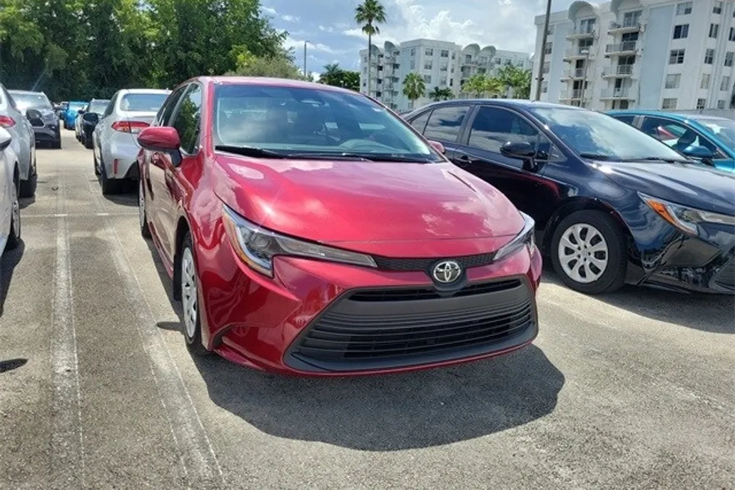 2024 Toyota Corolla LE photo 1