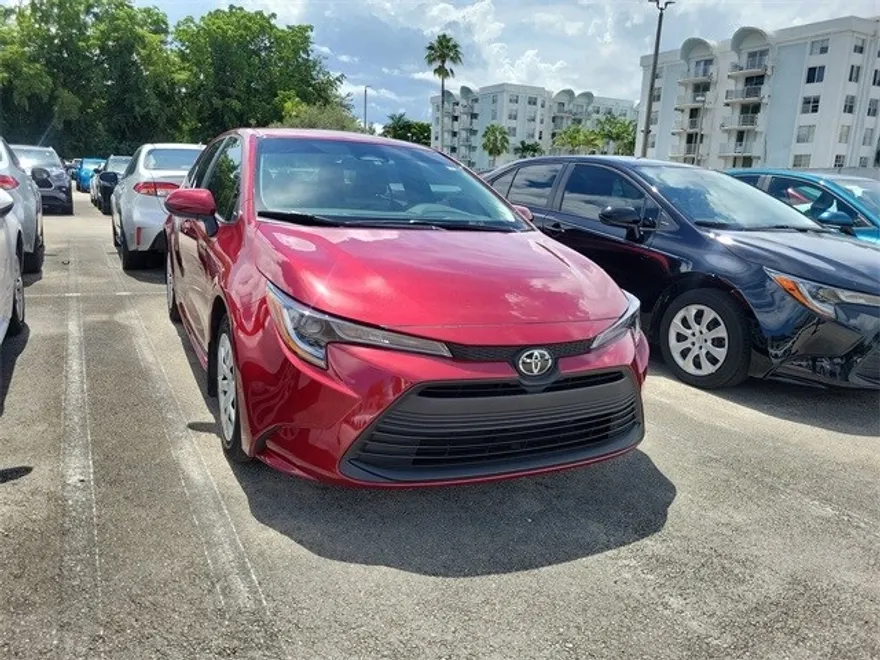2024 Toyota Corolla LE photo 1