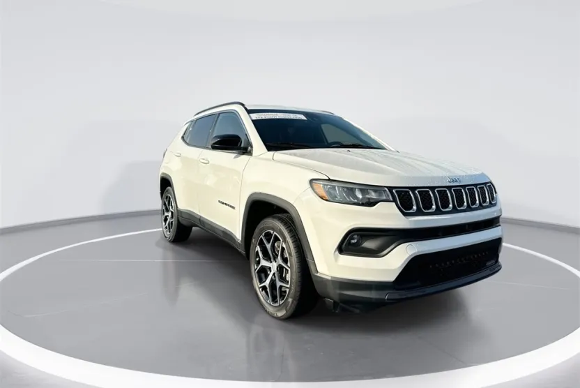 2024 Jeep Compass Latitude photo 1