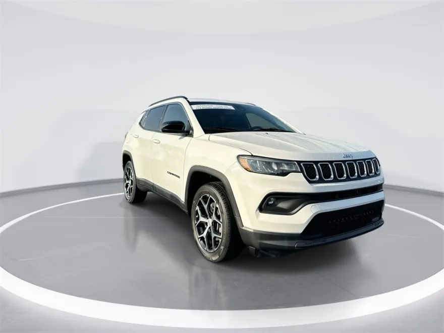 2024 Jeep Compass Latitude photo 1