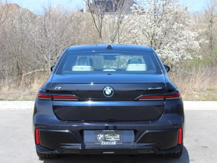 2025 Bmw i7 xDrive60 photo 1