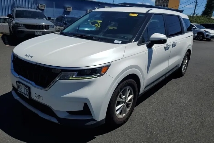 2022 Kia Carnival LXS photo 1