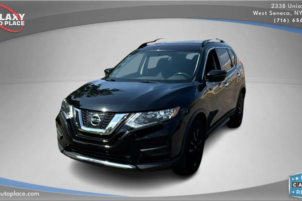 2017 Nissan Rogue SV photo 1