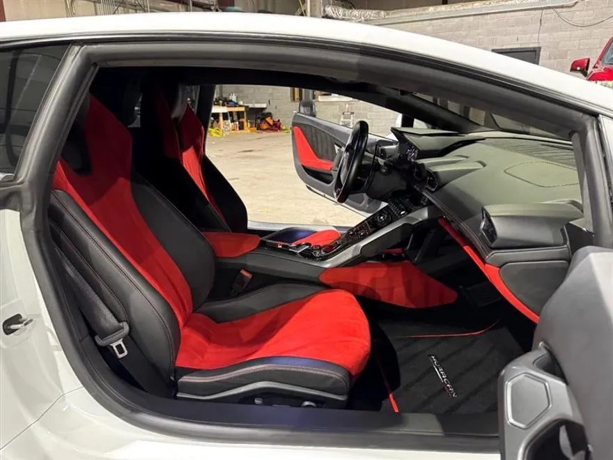 2016 Lamborghini Huracan Coupe photo 20