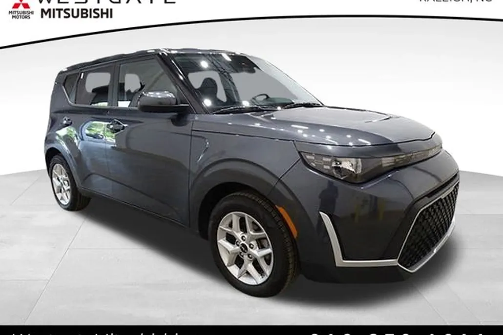2023 Kia Soul LX photo 1