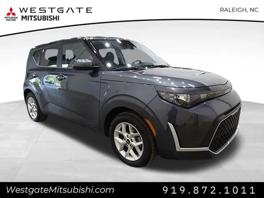 2023 Kia Soul LX photo 1