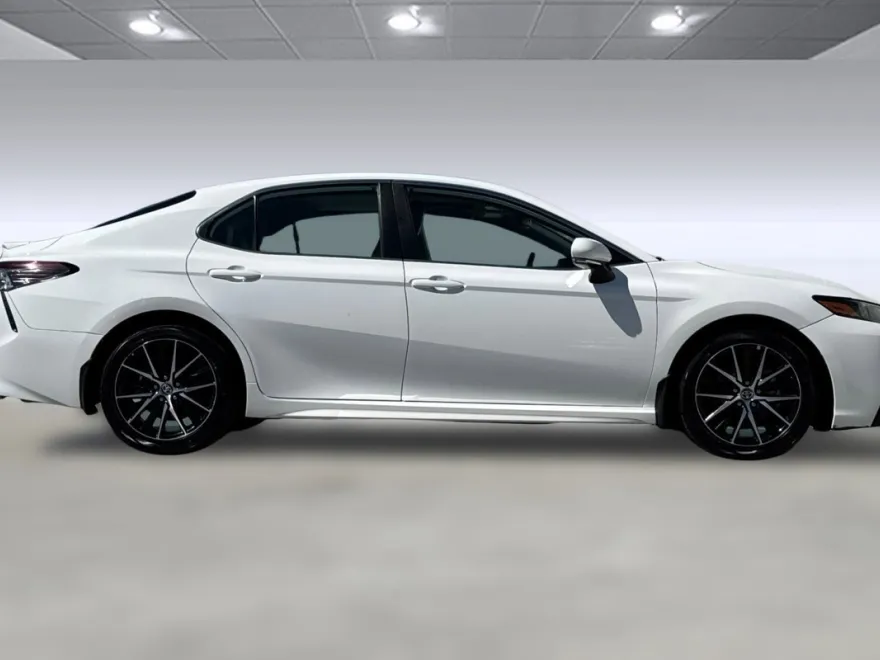 2023 Toyota Camry SE photo 1