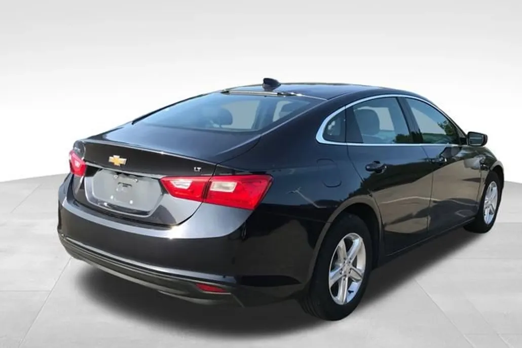2023 Chevrolet Malibu 1LT photo 1