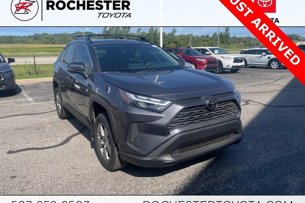 2024 Toyota RAV4 XLE photo 1