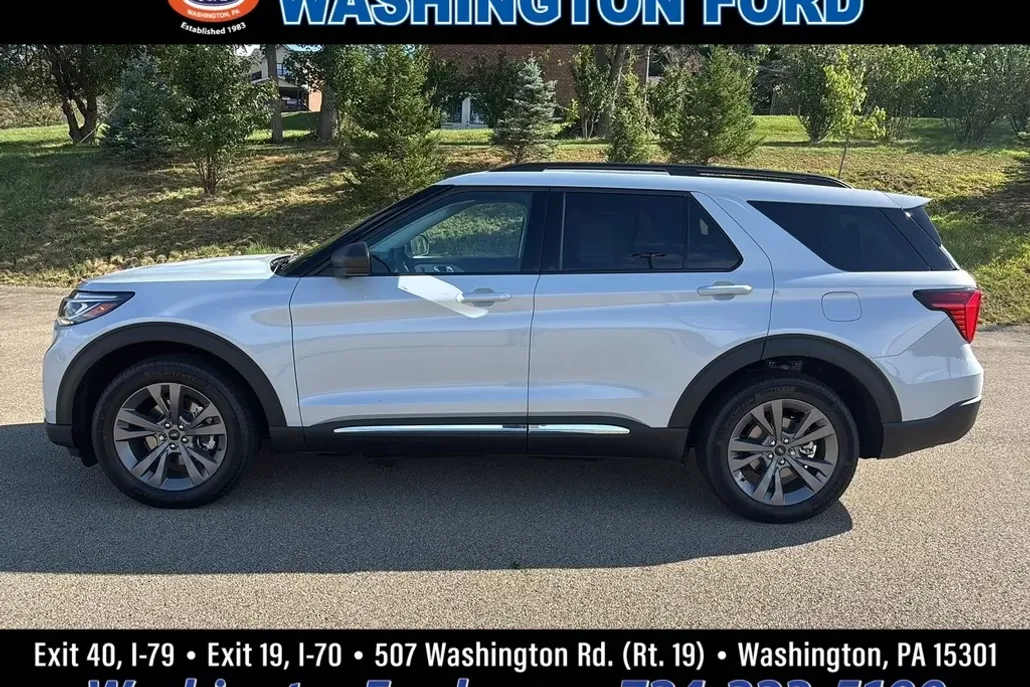 2025 Ford Explorer photo 1