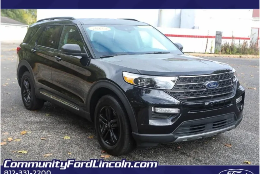 2023 Ford Explorer XLT photo 1