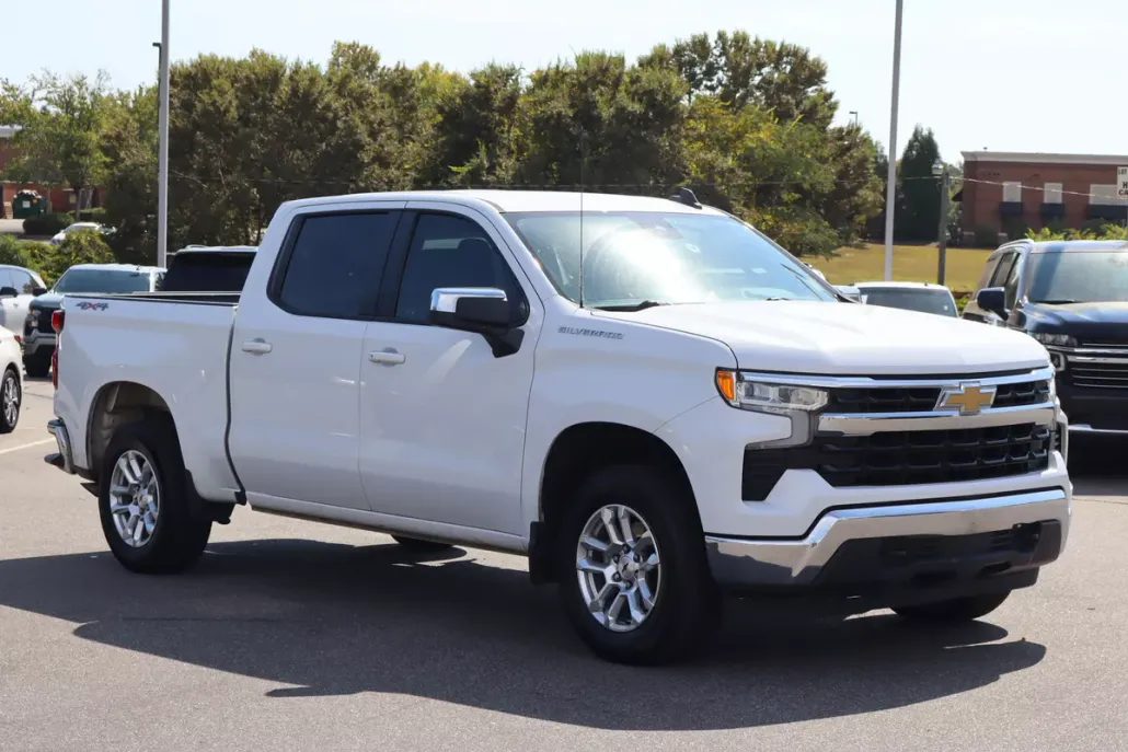 2022 Chevrolet Silverado 1500 LT photo 1
