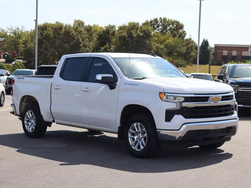2022 Chevrolet Silverado 1500 LT photo 1