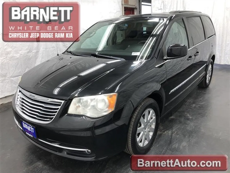 2014 Chrysler Town & Country Touring photo 1