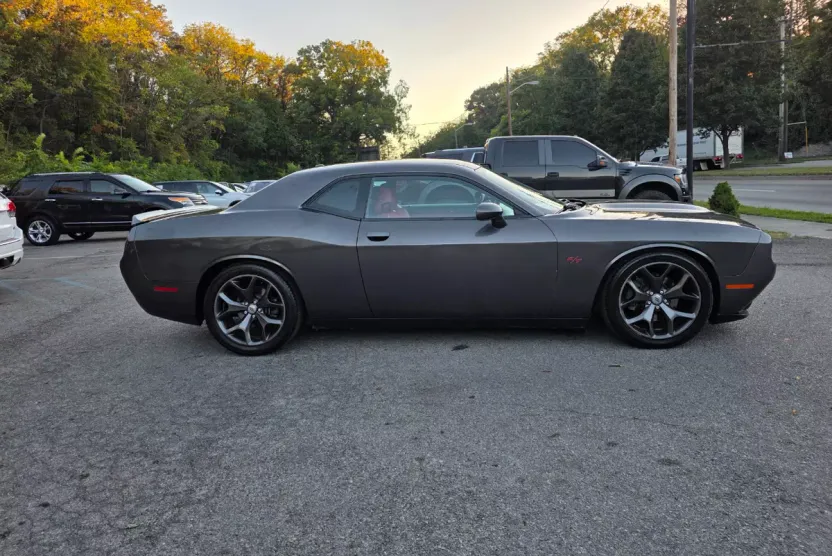 2019 Dodge Challenger R/T photo 1