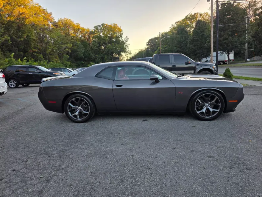2019 Dodge Challenger R/T photo 1