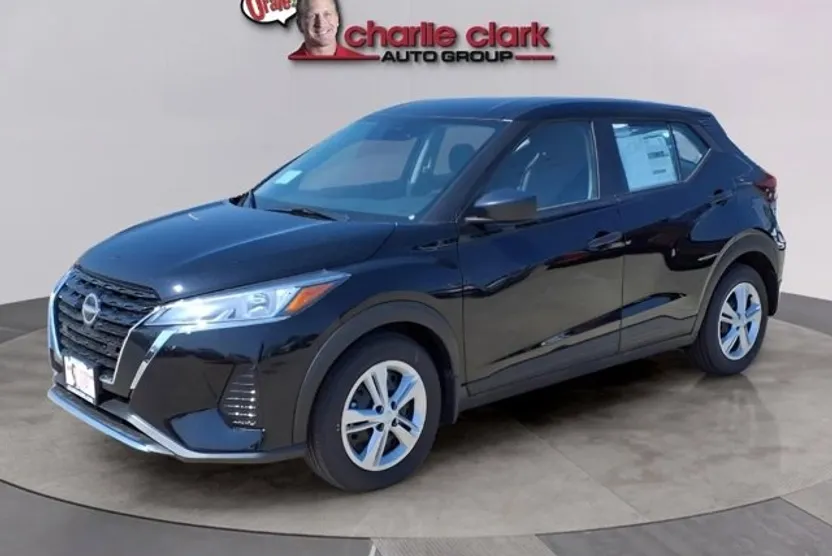 2025 Nissan Kicks Play S photo 1