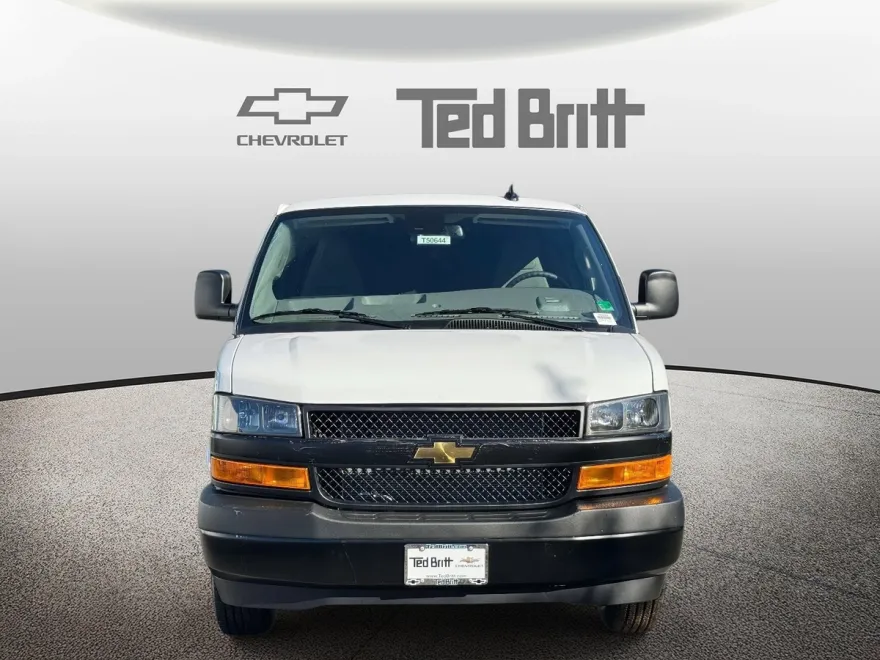 2025 Chevrolet Express Cargo 2500 photo 1