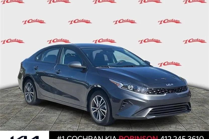 2023 Kia Forte LXS photo 1