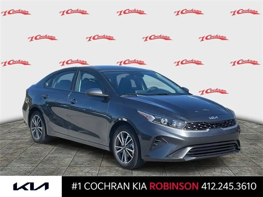 2023 Kia Forte LXS photo 1