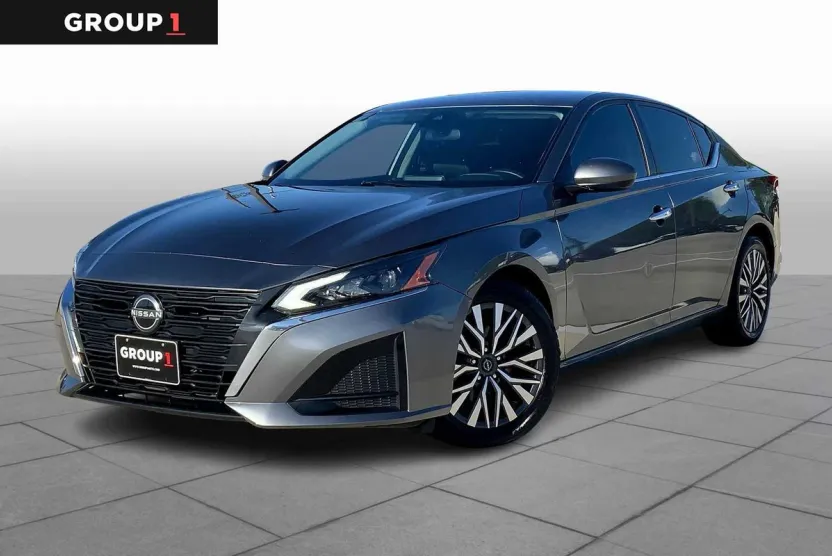 2023 Nissan Altima 2.5 SV photo 1